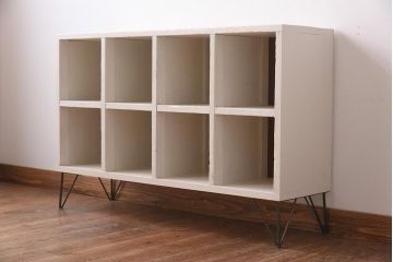 ペイント家具　学校の下駄箱をリメイクした鉄脚マス目棚(オープンラック、飾り棚)
