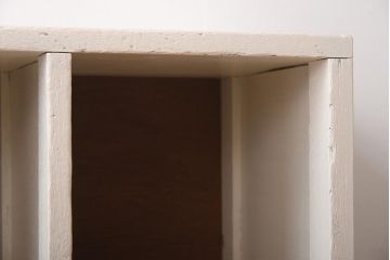 ペイント家具　学校の下駄箱をリメイクした鉄脚マス目棚(オープンラック、飾り棚)