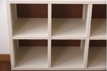 ペイント家具　学校の下駄箱をリメイクした鉄脚マス目棚(オープンラック、飾り棚)