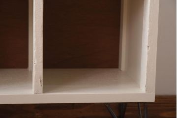 ペイント家具　学校の下駄箱をリメイクした鉄脚マス目棚(オープンラック、飾り棚)