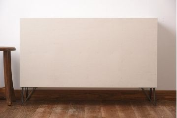 ペイント家具　学校の下駄箱をリメイクした鉄脚マス目棚(オープンラック、飾り棚)