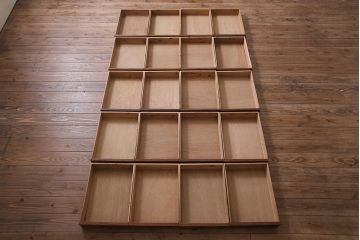 レトロ家具　昭和レトロ　ネームプレート付き　薄型の引き出しが40杯付いたチェスト(書類ケース、ドロワー)