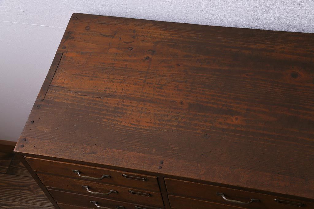 レトロ家具　昭和レトロ　ネームプレート付き　薄型の引き出しが40杯付いたチェスト(書類ケース、ドロワー)