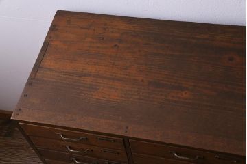 レトロ家具　昭和レトロ　ネームプレート付き　薄型の引き出しが40杯付いたチェスト(書類ケース、ドロワー)