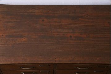レトロ家具　昭和レトロ　ネームプレート付き　薄型の引き出しが40杯付いたチェスト(書類ケース、ドロワー)