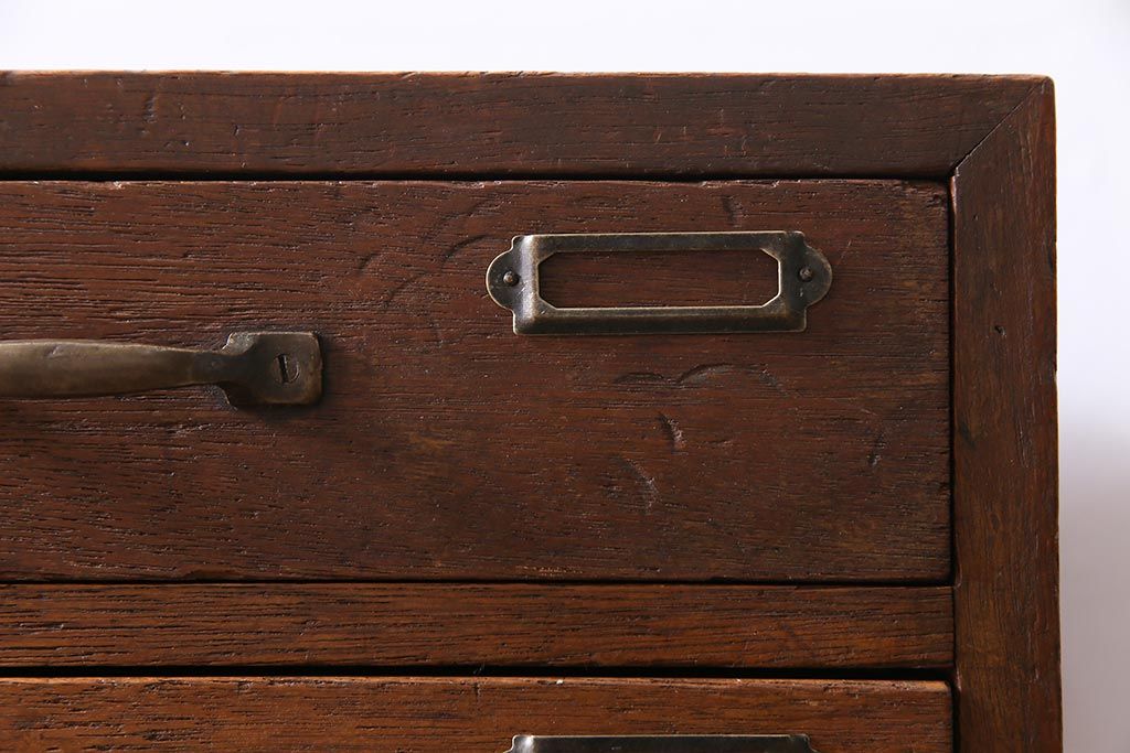 レトロ家具　昭和レトロ　ネームプレート付き　薄型の引き出しが40杯付いたチェスト(書類ケース、ドロワー)