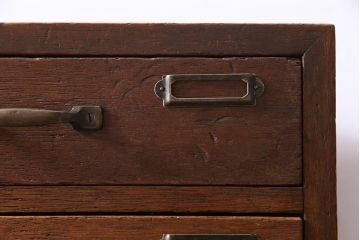 レトロ家具　昭和レトロ　ネームプレート付き　薄型の引き出しが40杯付いたチェスト(書類ケース、ドロワー)