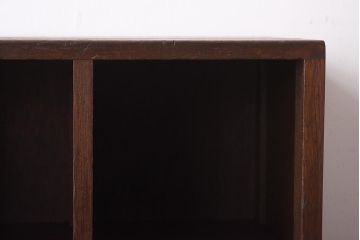 レトロ家具　昭和レトロ　学校の下駄箱をリメイクした味のある脚付きマス目棚(オープンラック、飾り棚)
