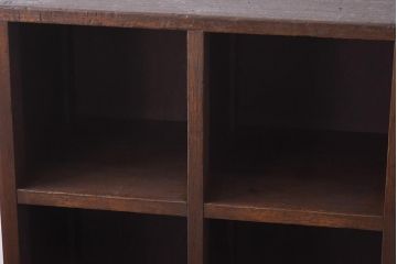レトロ家具　昭和レトロ　学校の下駄箱をリメイクした味のある脚付きマス目棚(オープンラック、飾り棚)