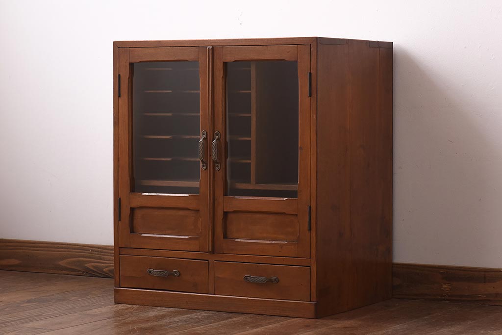 レトロ家具　昭和初期　整理整頓におすすめなレトロな雰囲気漂う収納棚(書類棚、キャビネット)