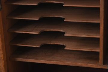 レトロ家具　昭和初期　整理整頓におすすめなレトロな雰囲気漂う収納棚(書類棚、キャビネット)