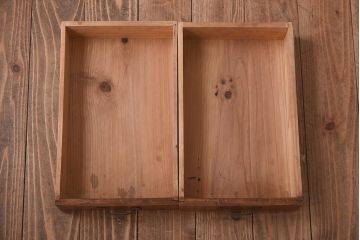 レトロ家具　昭和初期　整理整頓におすすめなレトロな雰囲気漂う収納棚(書類棚、キャビネット)