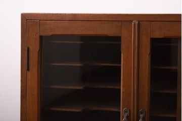 レトロ家具　昭和初期　整理整頓におすすめなレトロな雰囲気漂う収納棚(書類棚、キャビネット)