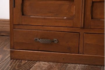 レトロ家具　昭和初期　整理整頓におすすめなレトロな雰囲気漂う収納棚(書類棚、キャビネット)