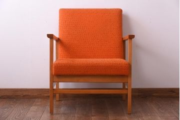 ヴィンテージ家具　イギリスビンテージ　ビーチ材　オレンジのファブリックが目を引く一人掛けソファ(1)
