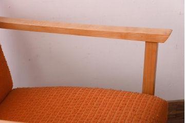 ヴィンテージ家具　イギリスビンテージ　ビーチ材　オレンジのファブリックが目を引く一人掛けソファ(1)