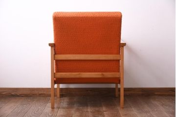 ヴィンテージ家具　イギリスビンテージ　ビーチ材　オレンジのファブリックが目を引く一人掛けソファ(1)