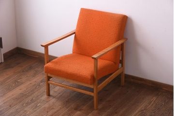ヴィンテージ家具　イギリスビンテージ　ビーチ材　オレンジのファブリックが目を引く一人掛けソファ(2)