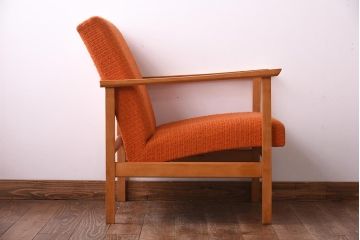 ヴィンテージ家具　イギリスビンテージ　ビーチ材　オレンジのファブリックが目を引く一人掛けソファ(2)
