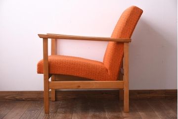 ヴィンテージ家具　イギリスビンテージ　ビーチ材　オレンジのファブリックが目を引く一人掛けソファ(2)