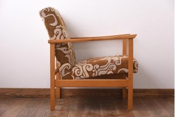 ヴィンテージ家具　イギリスビンテージ　ビーチ材　オリエンタル風の模様が目を引く一人掛けソファ(1)
