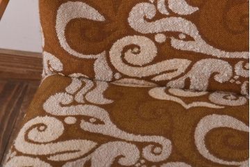 ヴィンテージ家具　イギリスビンテージ　ビーチ材　オリエンタル風の模様が目を引く一人掛けソファ(2)