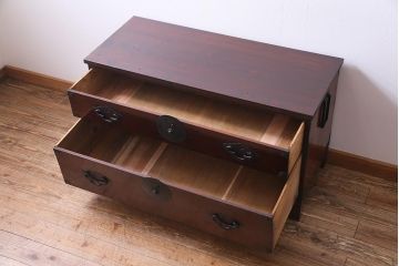 アンティーク家具　和製アンティーク　リメイク　前面栗材　渋い風合いの米沢箪笥ローボード(ローチェスト、引き出し、和タンス)