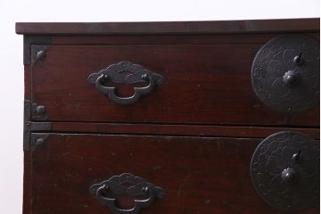 アンティーク家具　和製アンティーク　リメイク　前面栗材　渋い風合いの米沢箪笥ローボード(ローチェスト、引き出し、和タンス)