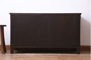 アンティーク家具　和製アンティーク　リメイク　前面栗材　細かな装飾の金具が目を引く米沢箪笥ローボード(ローチェスト、引き出し、和タンス)