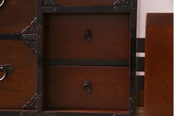 アンティーク家具　明治期　三尺　前面ケヤキ材　渋さと上品さが織り交じる小振りな整理箪笥(時代箪笥)