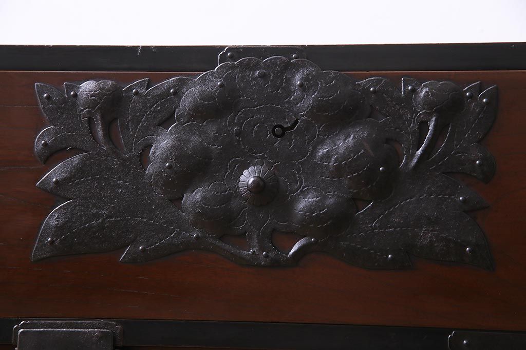 アンティーク家具　明治期　三尺　前面ケヤキ材　渋さと上品さが織り交じる小振りな整理箪笥(時代箪笥)