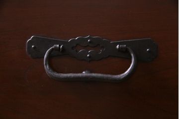 アンティーク家具　明治期　三尺　前面ケヤキ材　渋さと上品さが織り交じる小振りな整理箪笥(時代箪笥)