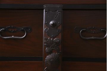 アンティーク家具　明治期　三尺　前面ケヤキ材　渋さと上品さが織り交じる小振りな整理箪笥(時代箪笥)