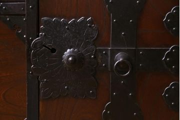 アンティーク家具　明治期　三尺　前面ケヤキ材　渋さと上品さが織り交じる小振りな整理箪笥(時代箪笥)