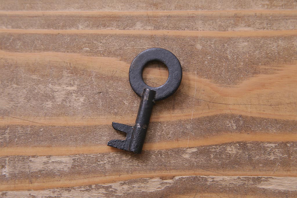 アンティーク家具　明治期　三尺　前面ケヤキ材　渋さと上品さが織り交じる小振りな整理箪笥(時代箪笥)