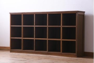 レトロ家具　昭和レトロ　素朴な木味が懐かしい雰囲気を醸し出すロッカー(下駄箱、マス目棚、収納棚)(1)