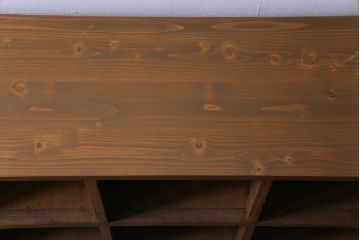 レトロ家具　昭和レトロ　素朴な木味が懐かしい雰囲気を醸し出すロッカー(下駄箱、マス目棚、収納棚)(1)