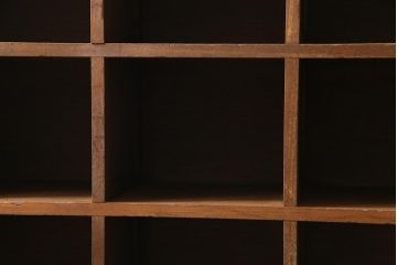 レトロ家具　昭和レトロ　素朴な木味が懐かしい雰囲気を醸し出すロッカー(下駄箱、マス目棚、収納棚)(1)