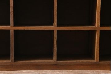 レトロ家具　昭和レトロ　素朴な木味が懐かしい雰囲気を醸し出すロッカー(下駄箱、マス目棚、収納棚)(1)
