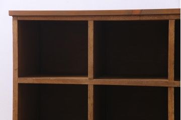 レトロ家具　昭和レトロ　素朴な木味が懐かしい雰囲気を醸し出すロッカー(下駄箱、マス目棚、収納棚)(2)