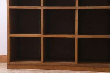 レトロ家具　昭和レトロ　素朴な木味が懐かしい雰囲気を醸し出すロッカー(下駄箱、マス目棚、収納棚)(2)