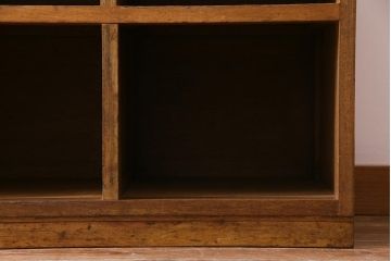 レトロ家具　昭和レトロ　素朴な木味が懐かしい雰囲気を醸し出すロッカー(下駄箱、マス目棚、収納棚)(2)