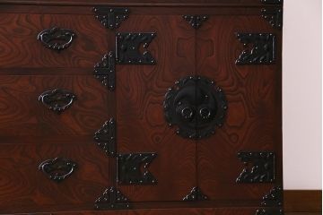 中古　岩谷堂箪笥　特注品　収納力と存在感抜群!大迫力の収納棚(キャビネット、戸棚、茶棚、飾り棚、店舗什器、上下バラ売り可能)(定価約140万円)(R-032938)