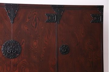 中古　岩谷堂箪笥　特注品　収納力と存在感抜群!大迫力の収納棚(キャビネット、戸棚、茶棚、飾り棚、店舗什器、上下バラ売り可能)(定価約140万円)(R-032938)