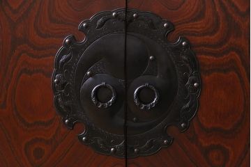 中古　岩谷堂箪笥　特注品　収納力と存在感抜群!大迫力の収納棚(キャビネット、戸棚、茶棚、飾り棚、店舗什器、上下バラ売り可能)(定価約140万円)(R-032938)