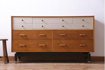 ヴィンテージ家具　リペイント　北欧ビンテージ　G-PLAN(ジープラン)　サニーオーク&チャイニーズホワイト　レトロモダンなダブルチェスト(サイドボード)