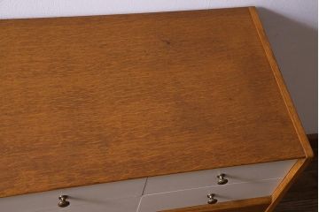 ヴィンテージ家具　リペイント　北欧ビンテージ　G-PLAN(ジープラン)　サニーオーク&チャイニーズホワイト　レトロモダンなダブルチェスト(サイドボード)