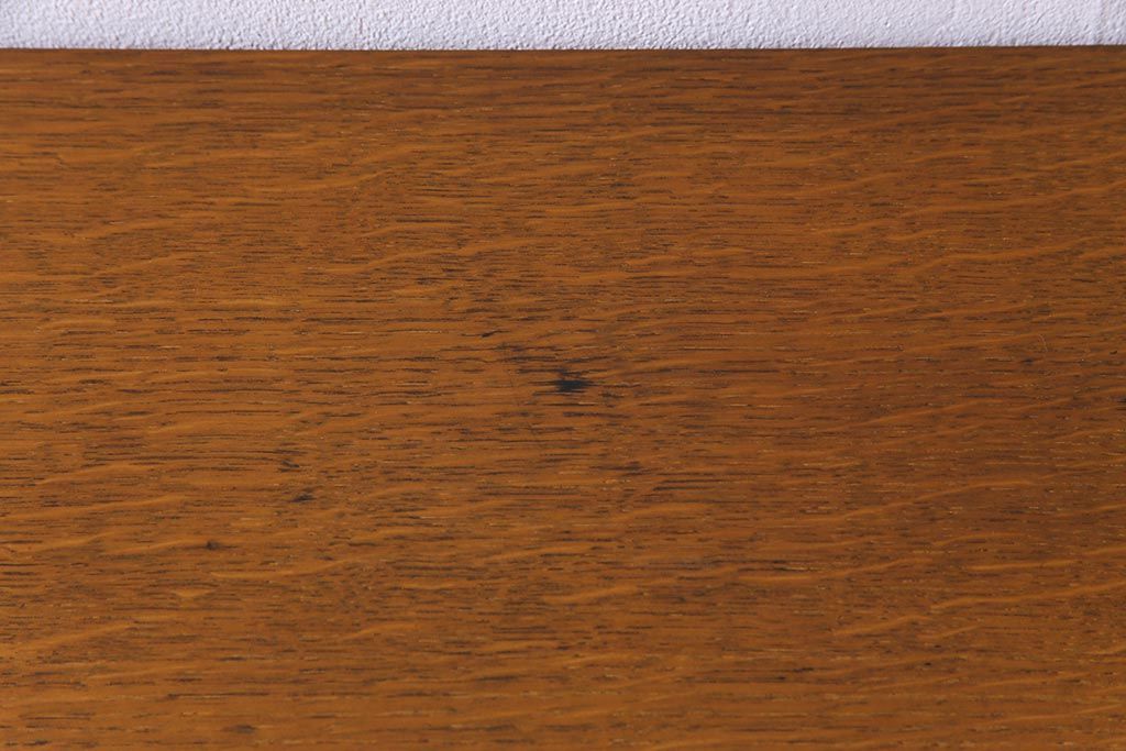 ヴィンテージ家具　リペイント　北欧ビンテージ　G-PLAN(ジープラン)　サニーオーク&チャイニーズホワイト　レトロモダンなダブルチェスト(サイドボード)