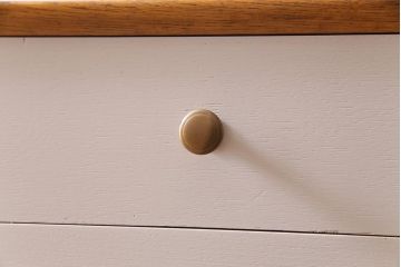 ヴィンテージ家具　リペイント　北欧ビンテージ　G-PLAN(ジープラン)　サニーオーク&チャイニーズホワイト　レトロモダンなダブルチェスト(サイドボード)