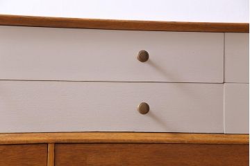 ヴィンテージ家具　リペイント　北欧ビンテージ　G-PLAN(ジープラン)　サニーオーク&チャイニーズホワイト　レトロモダンなダブルチェスト(サイドボード)